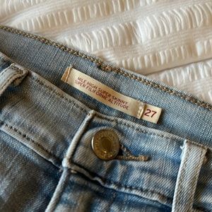Levis Mile High Super Skinny size 27